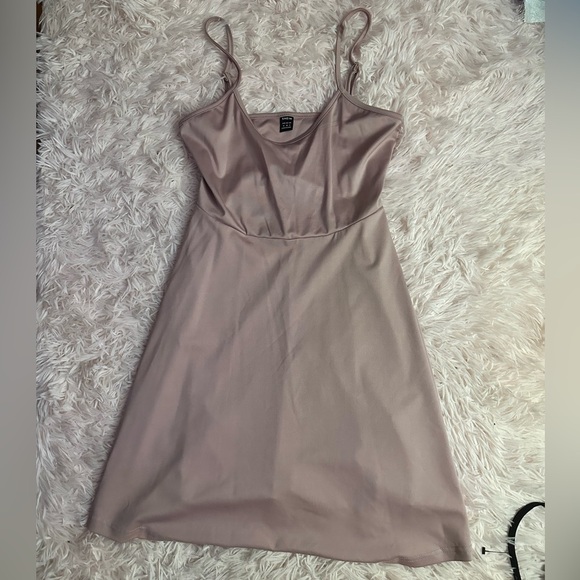 15 dresses (read) - Picture 10 of 16